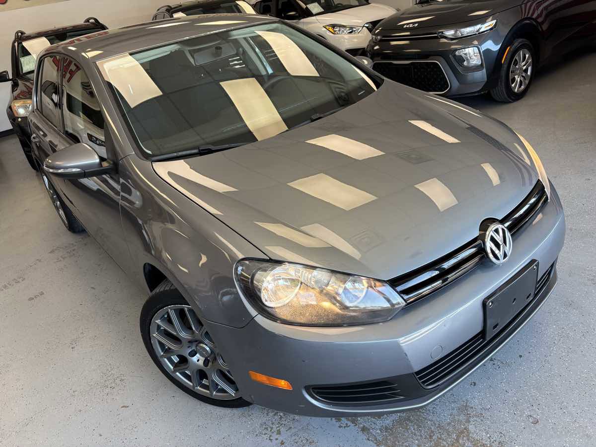 Used 2011 Volkswagen Golf 4-Door image 8