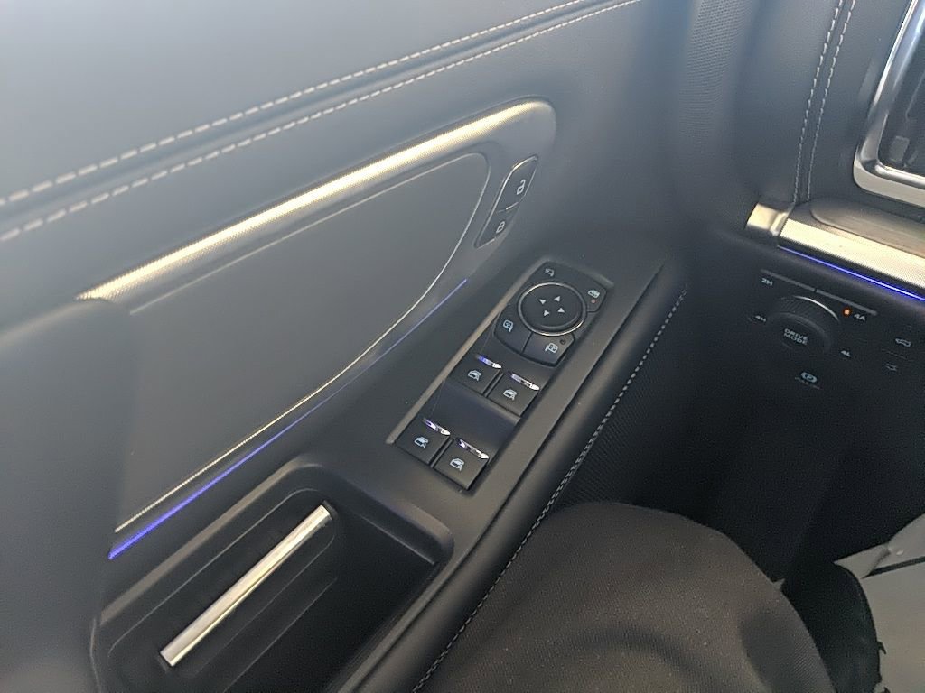 Used 2025 Ford Expedition Platinum image 31