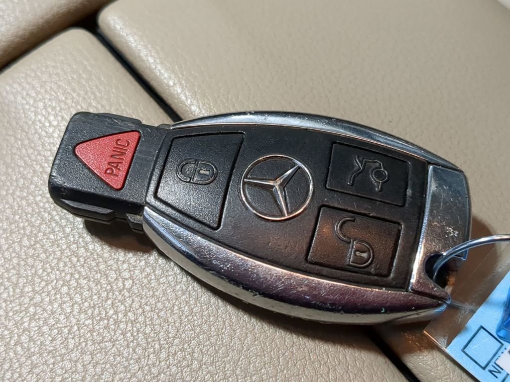 Used 2011 Mercedes-Benz E 350 4MATIC Sedan image 47