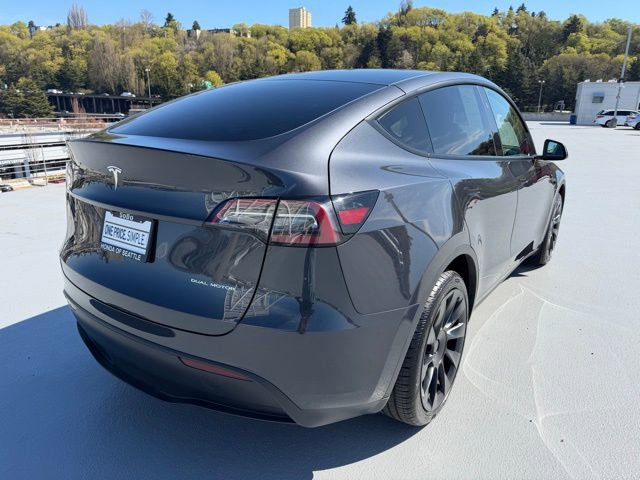 Used 2024 Tesla Model Y Long Range image 3