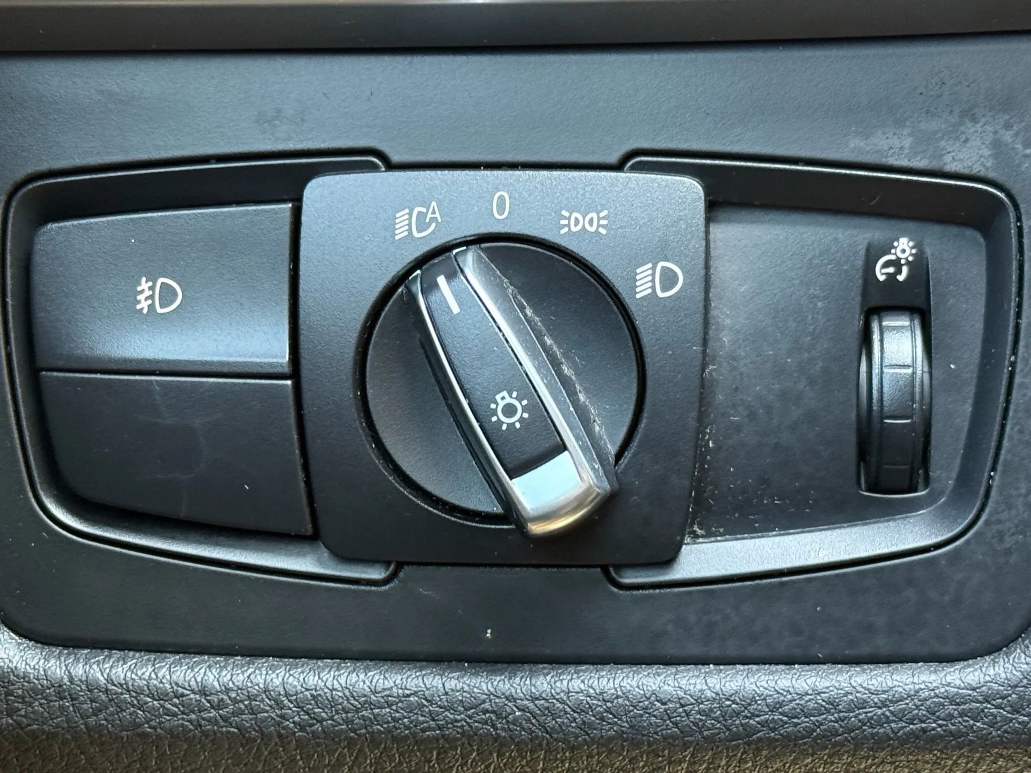 Used 2015 BMW 320i Sedan RWD image 23
