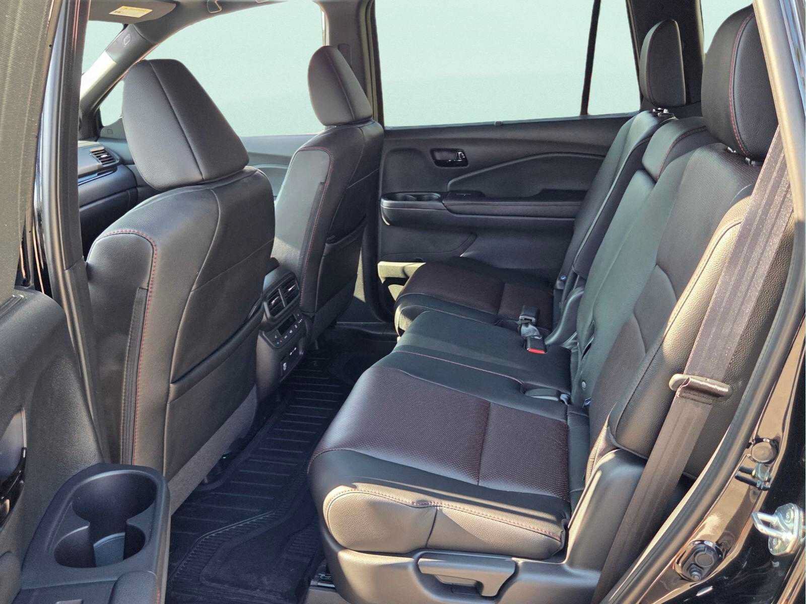 Used 2025 Honda Passport Black Edition image 6