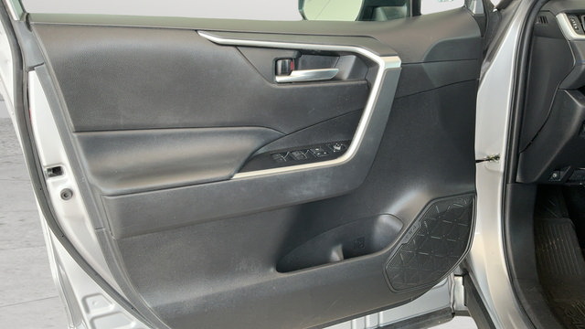 Used 2022 Toyota RAV4 SE w/ SE Grade Weather Package AWD/4WD image 18