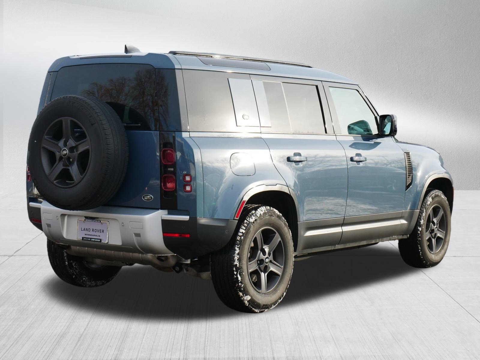 Used 2022 Land Rover Defender 110 image 5