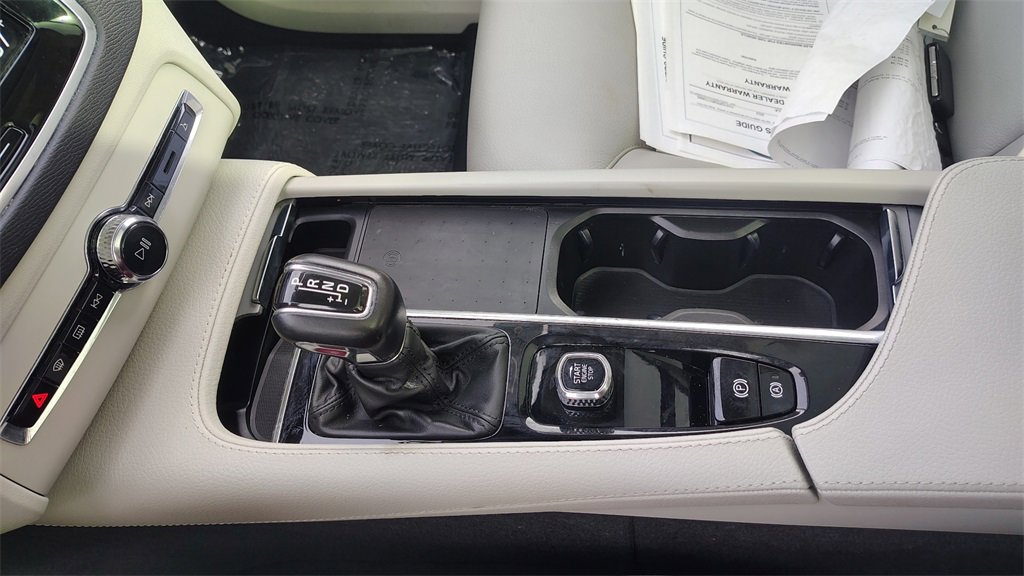 Used 2022 Volvo XC90 T5 Momentum w/ Climate Package image 22