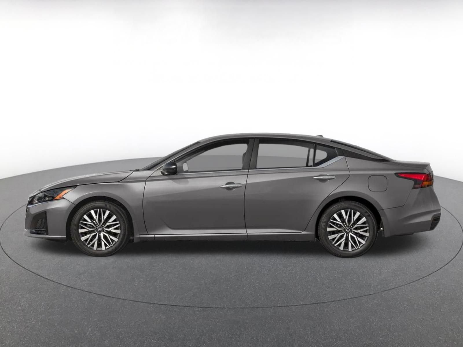 Used 2025 Nissan Altima 2.5 SV FWD image 3