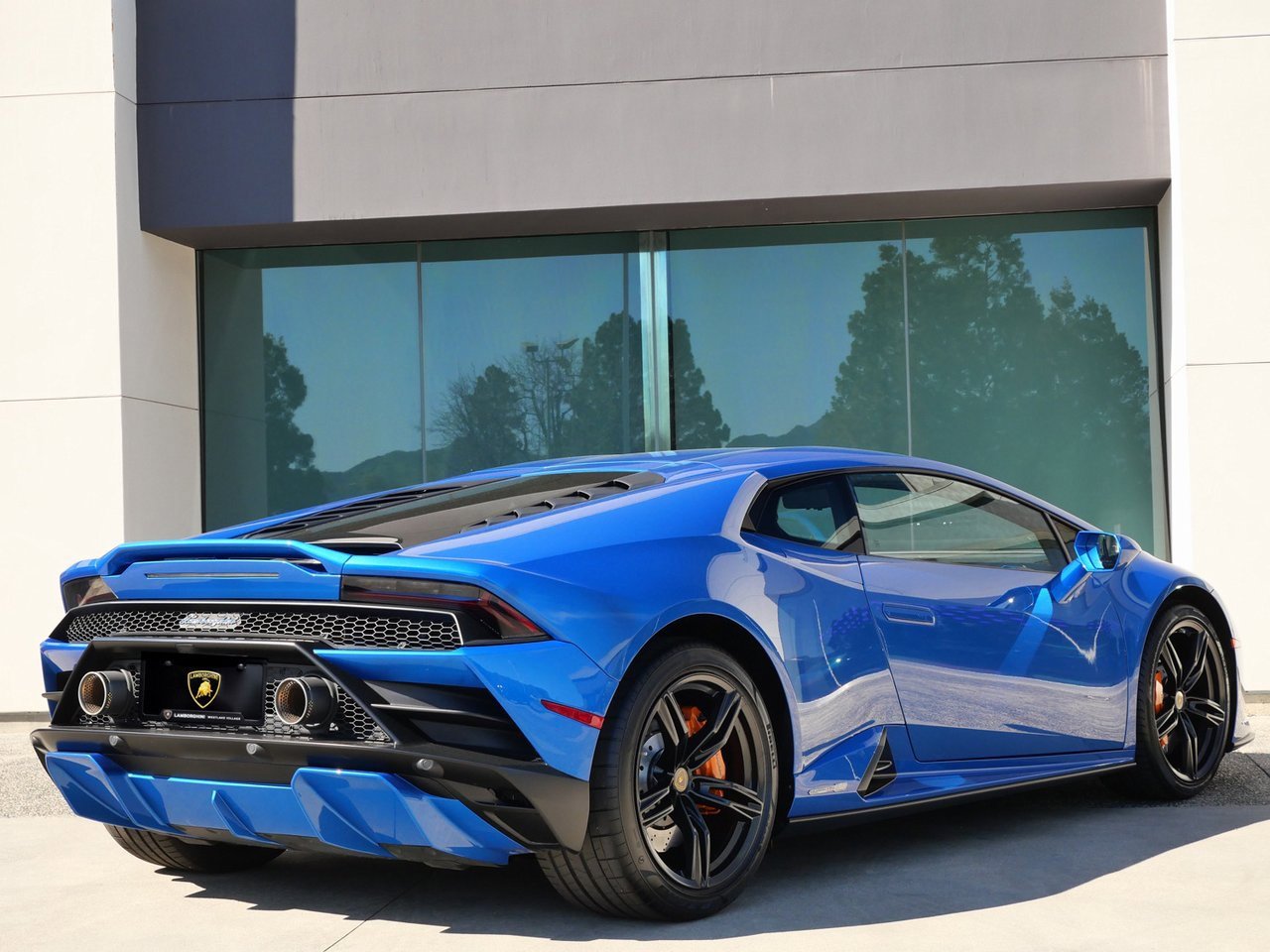 Used 2020 Lamborghini Huracan EVO image 3