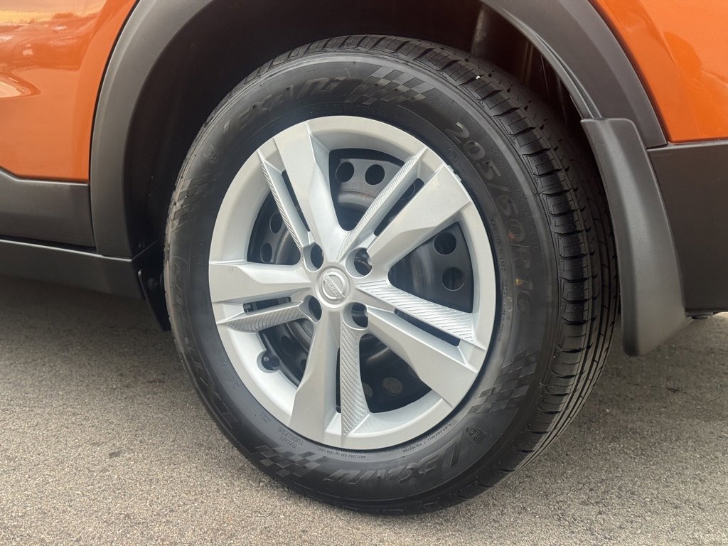 Used 2020 Nissan Kicks SR w/ SR Premium Package image 28