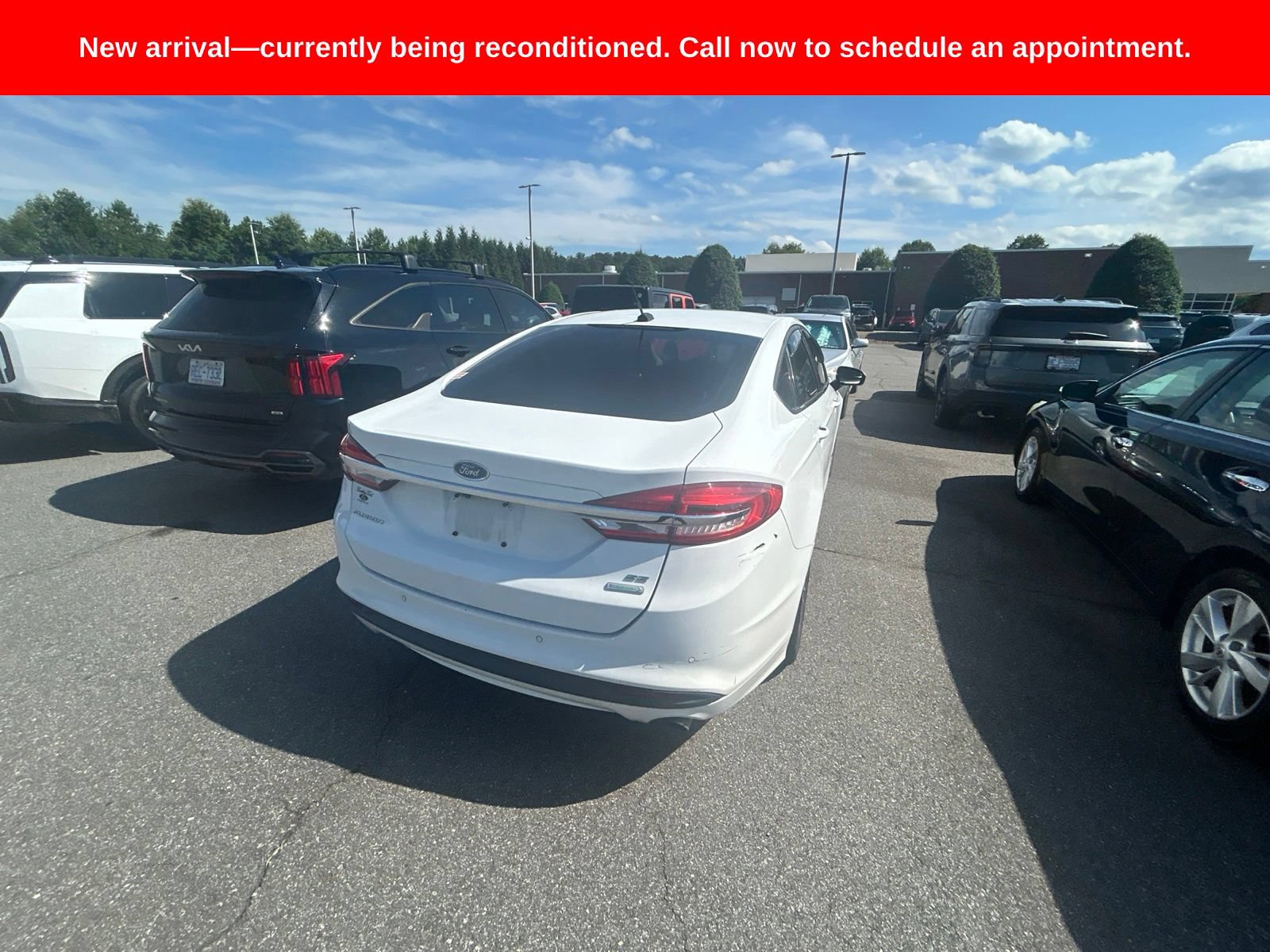 Used 2018 Ford Fusion SE w/ Fusion SE Technology Package FWD image 9