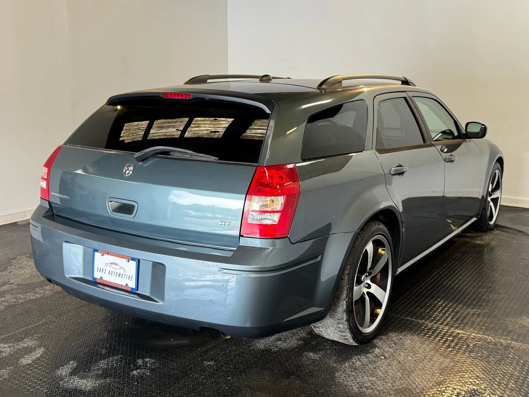 Used 2005 Dodge Magnum R/T w/ Convenience Group II RWD image 4