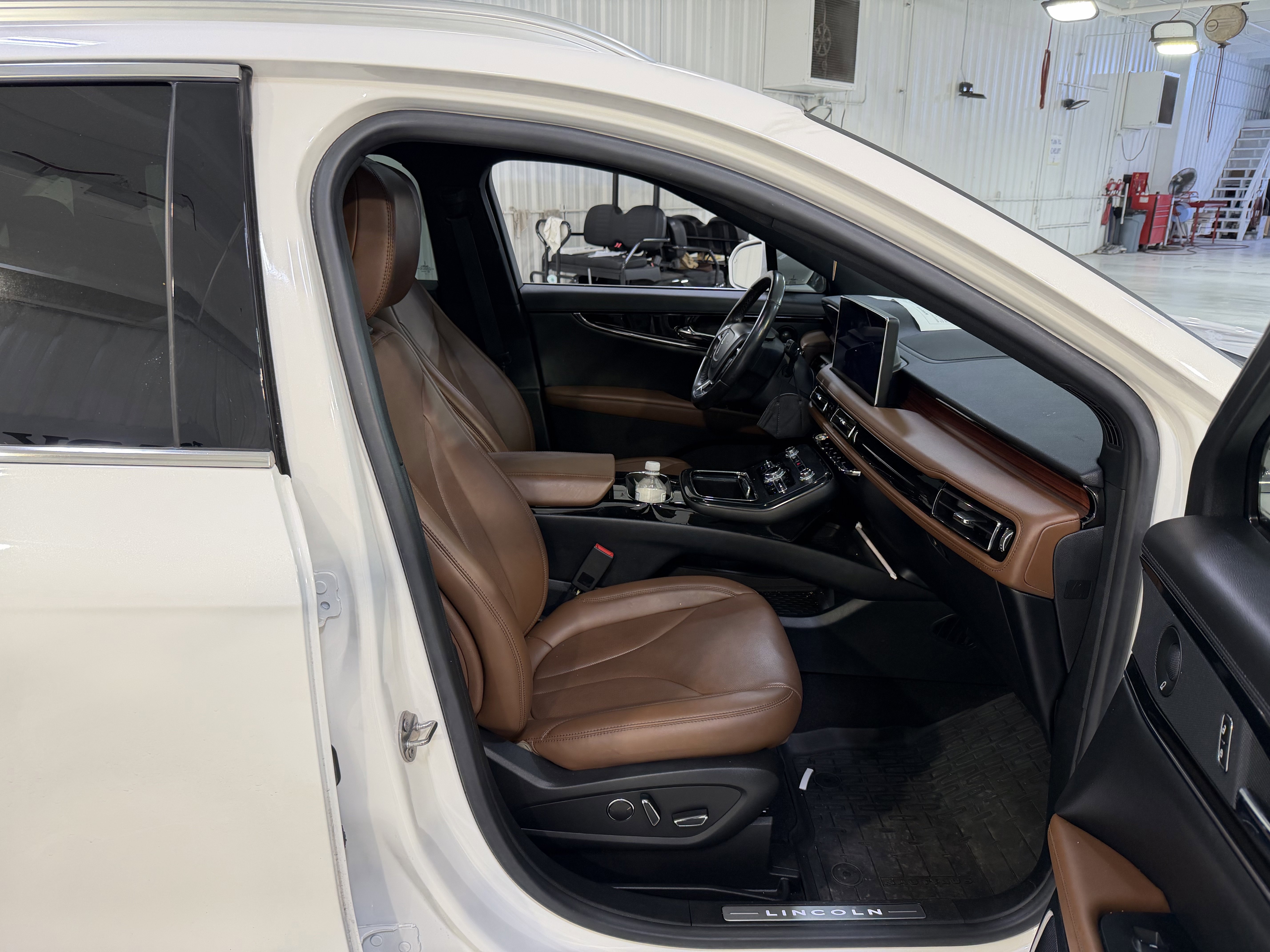 Used 2023 Lincoln Nautilus Reserve w/ Luxury Package FWD image 14