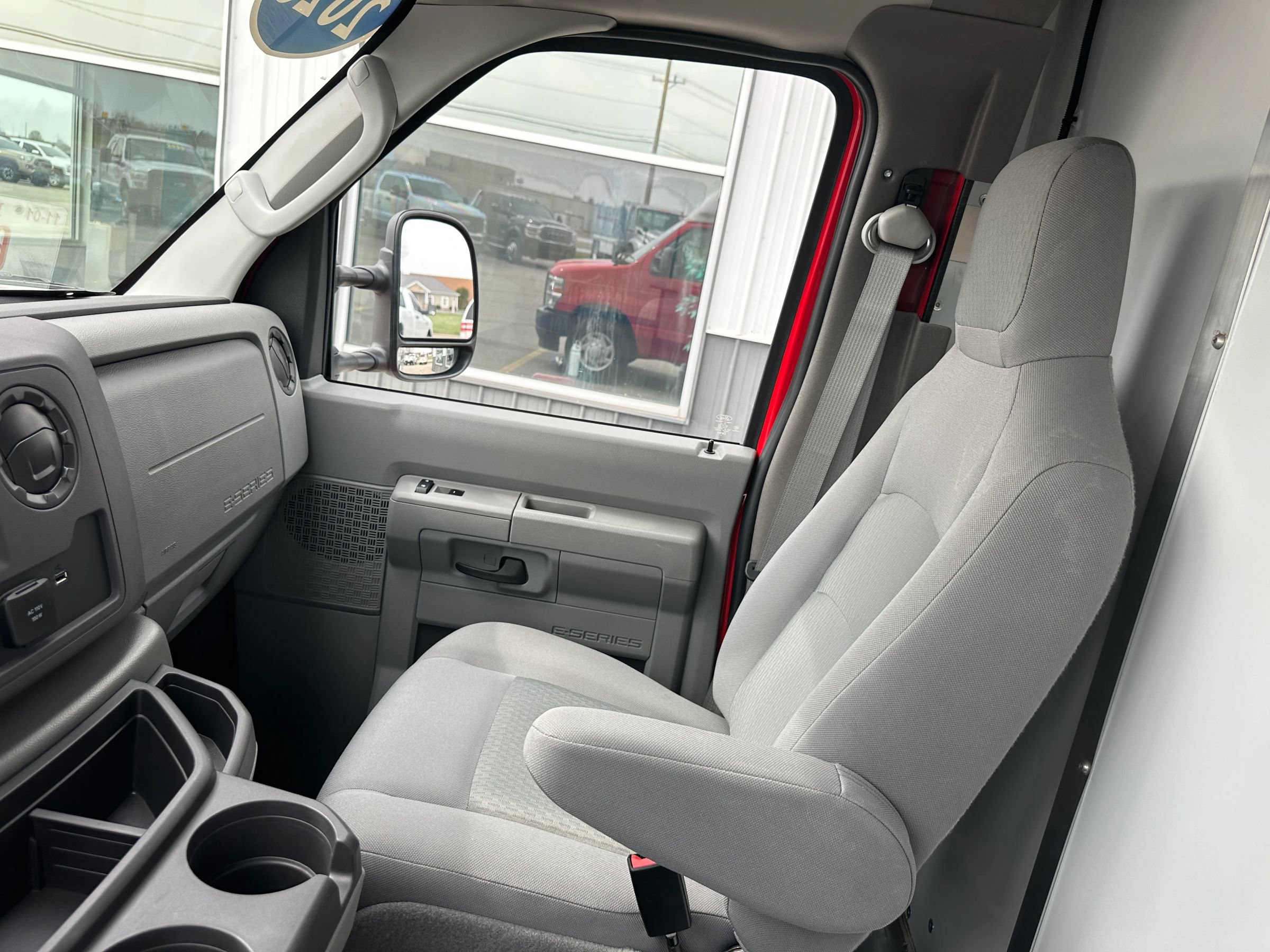 Used 2026 Ford E-350 and Econoline 350 Super Duty w/ Interior Upgrade Package RWD image 28