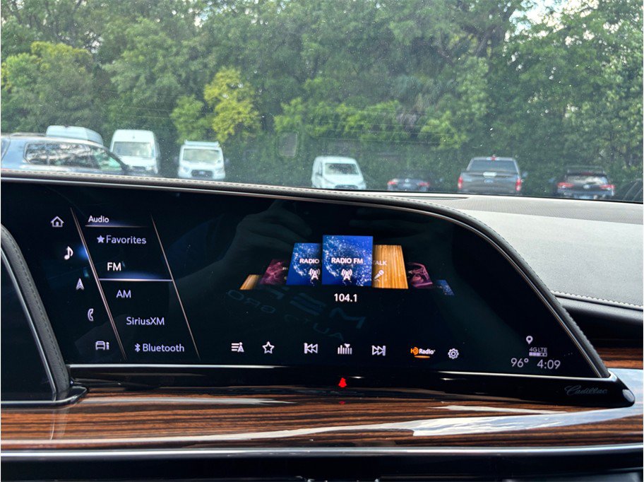 Used 2022 Cadillac Escalade Luxury RWD image 32