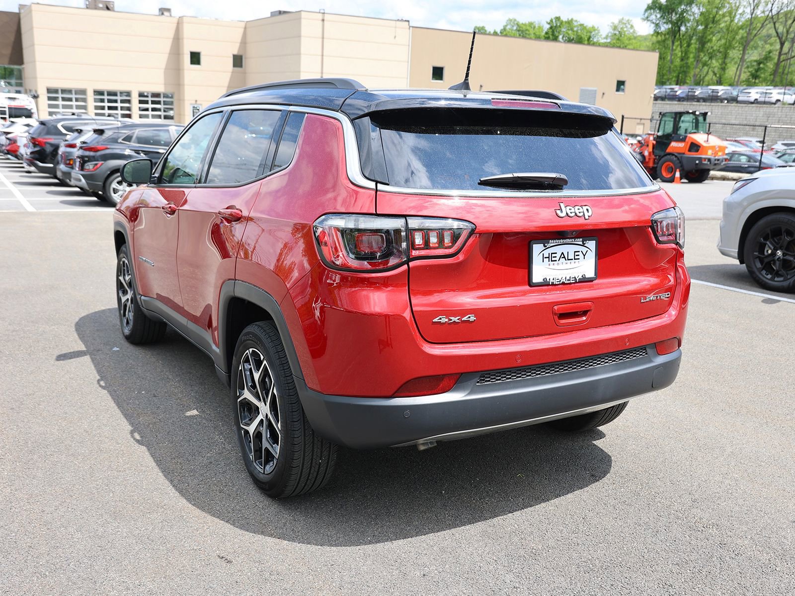 Used 2024 Jeep Compass Limited w/ Sun and Sound Group AWD/4WD image 5