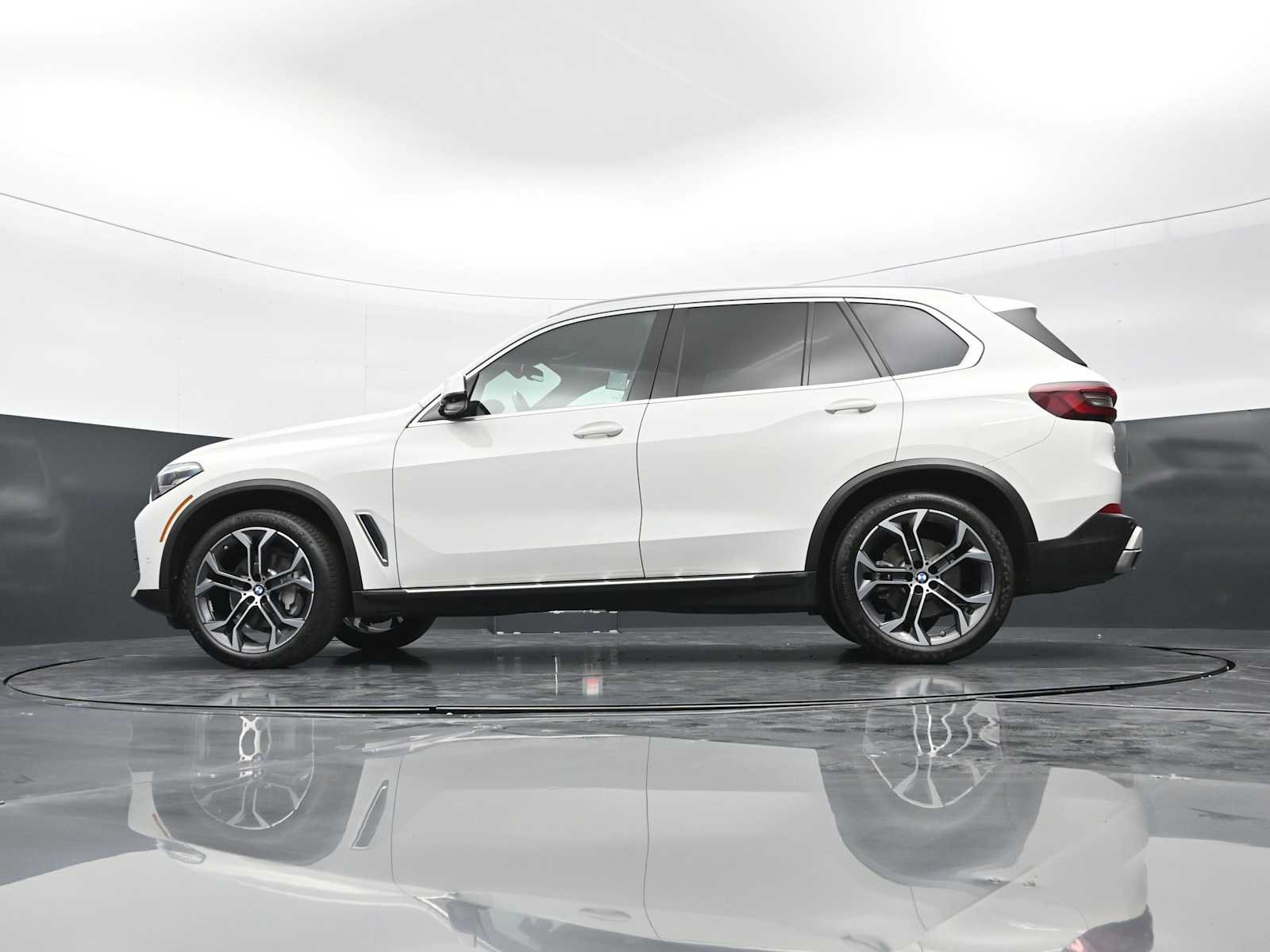 Used 2022 BMW X5 sDrive40i w/ Premium Package RWD image 32