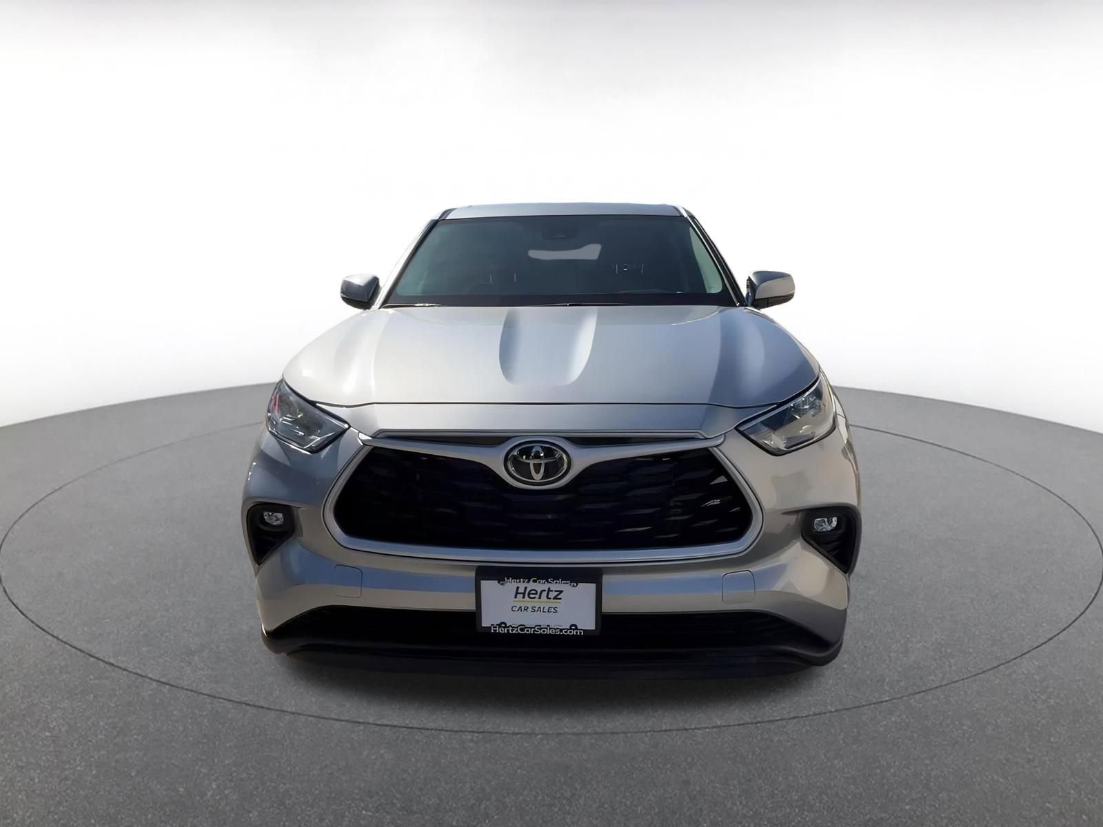 Used 2025 Toyota Highlander LE image 4