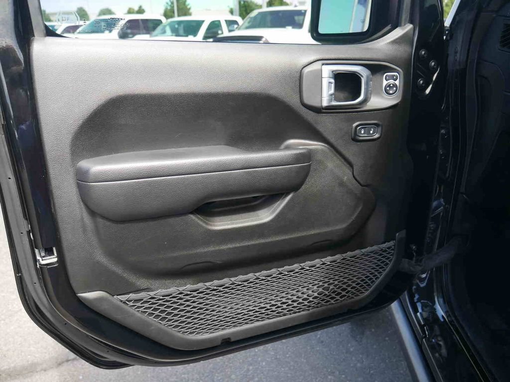 Used 2024 Jeep Wrangler Unlimited Rubicon w/ Technology Group AWD/4WD image 26