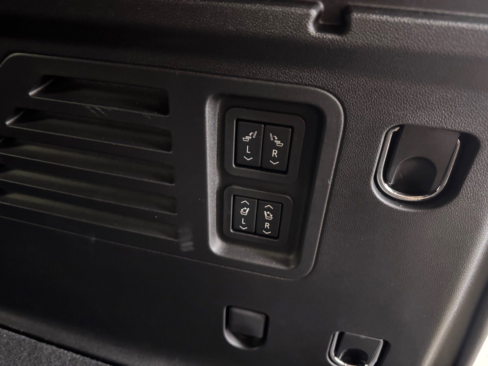 Used 2026 Buick Enclave Avenir w/ Super Cruise Package image 12