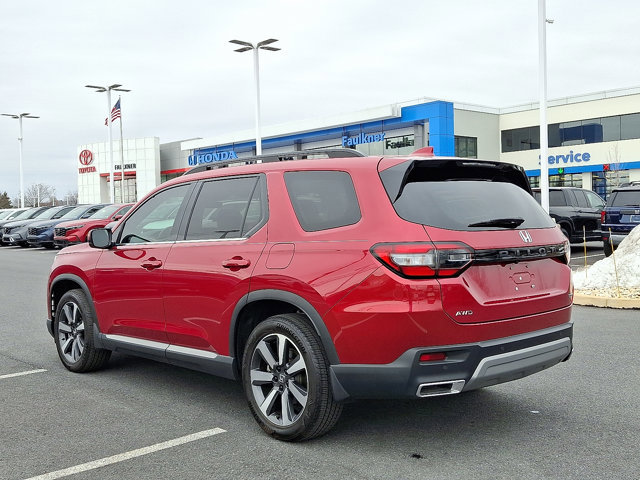 Certified 2025 Honda Pilot Touring image 4