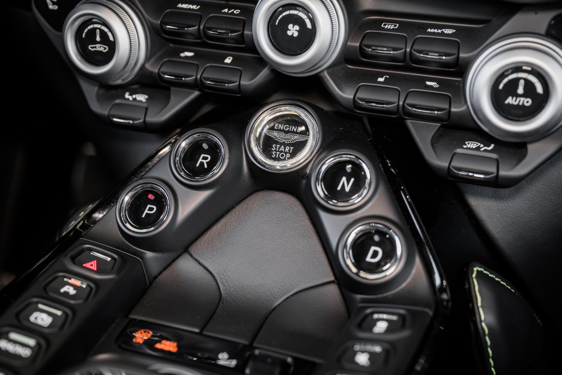 Used 2020 Aston Martin V8 Vantage Coupe RWD image 24