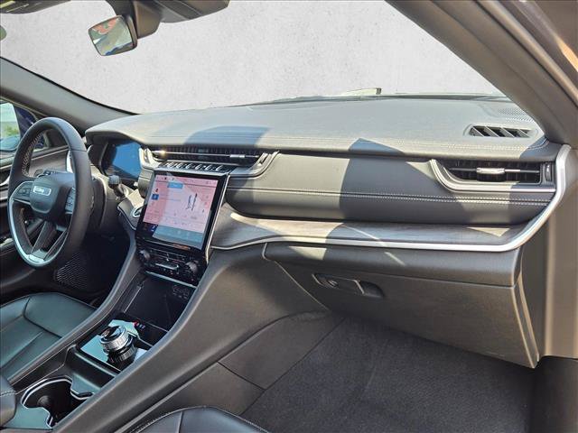 Used 2025 Jeep Grand Cherokee Limited RWD image 22