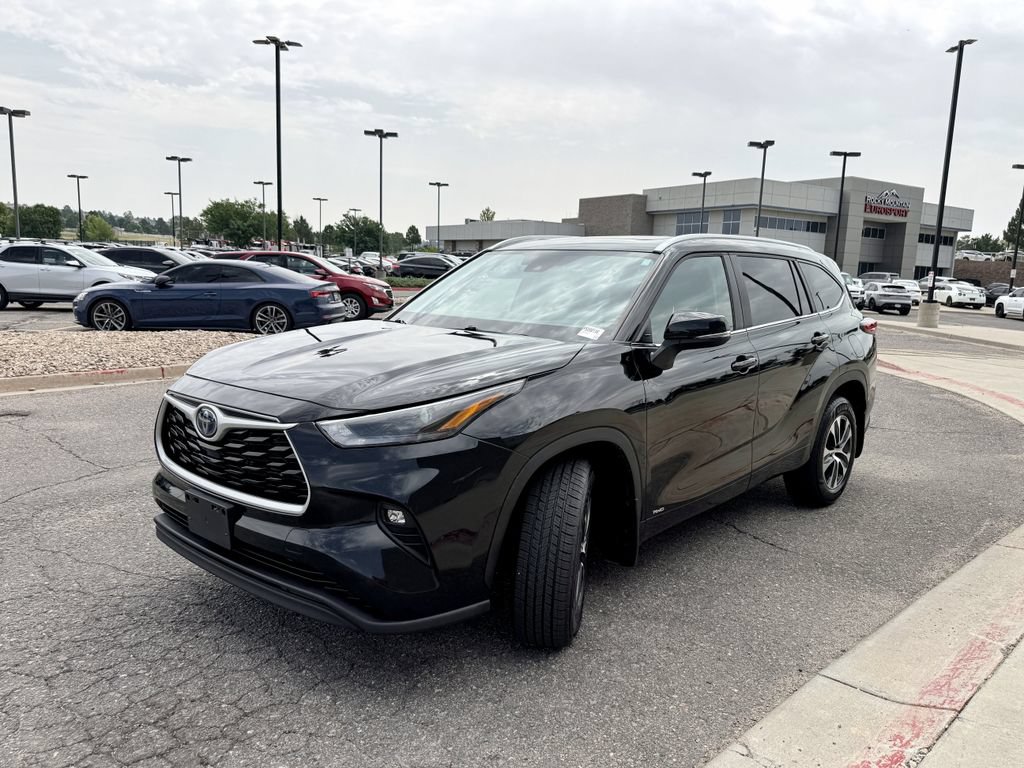Used 2023 Toyota Highlander XLE AWD/4WD image 4