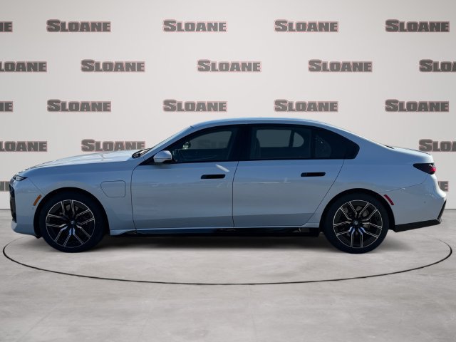 Used 2026 BMW 750e xDrive AWD/4WD image 2