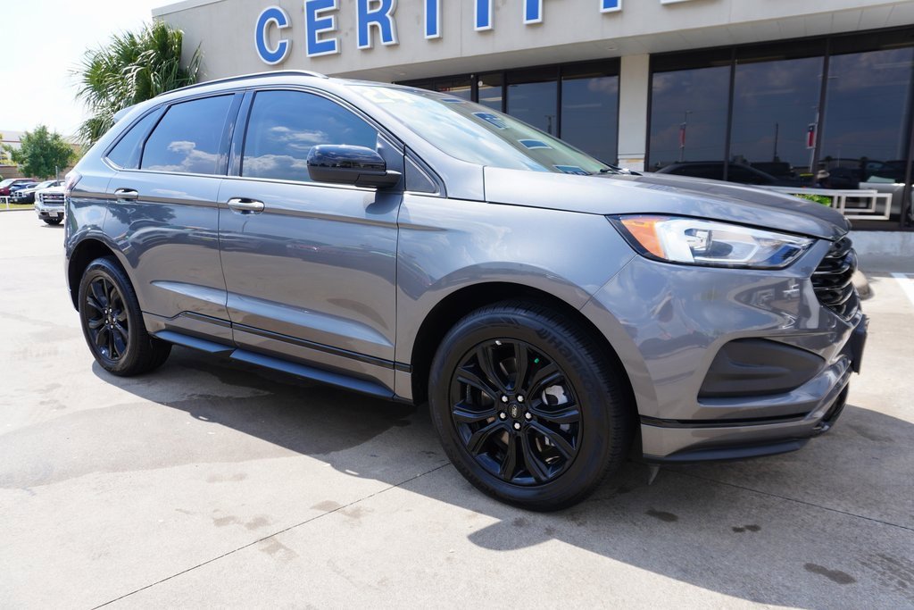 Used 2024 Ford Edge SE w/ Black Appearance Package