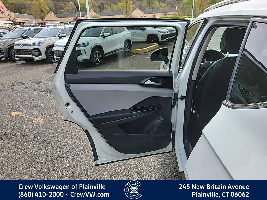 Certified 2022 Volkswagen Taos SE w/ Driver Assistance Package FWD image 49