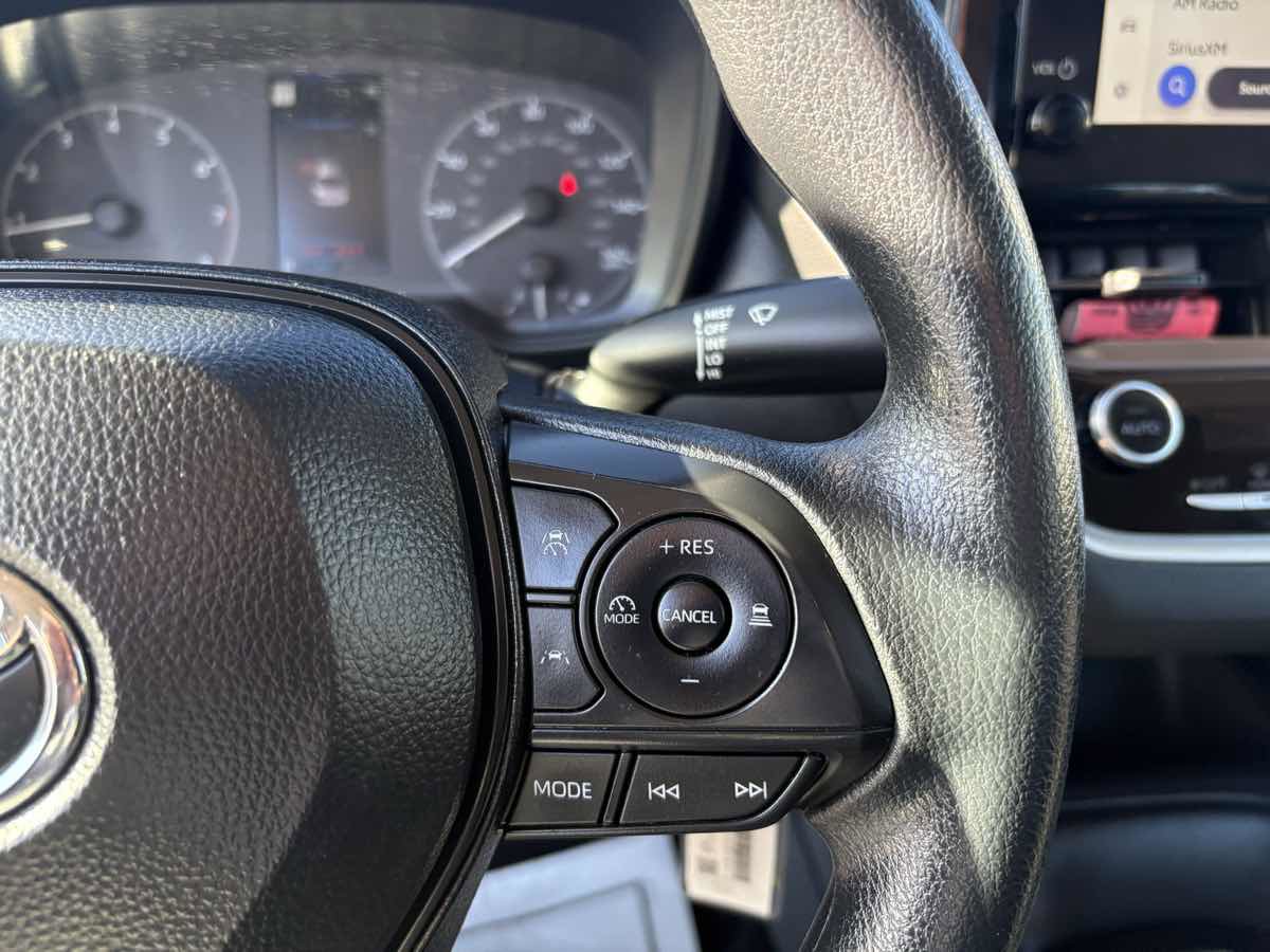 Used 2025 Toyota Corolla LE image 19