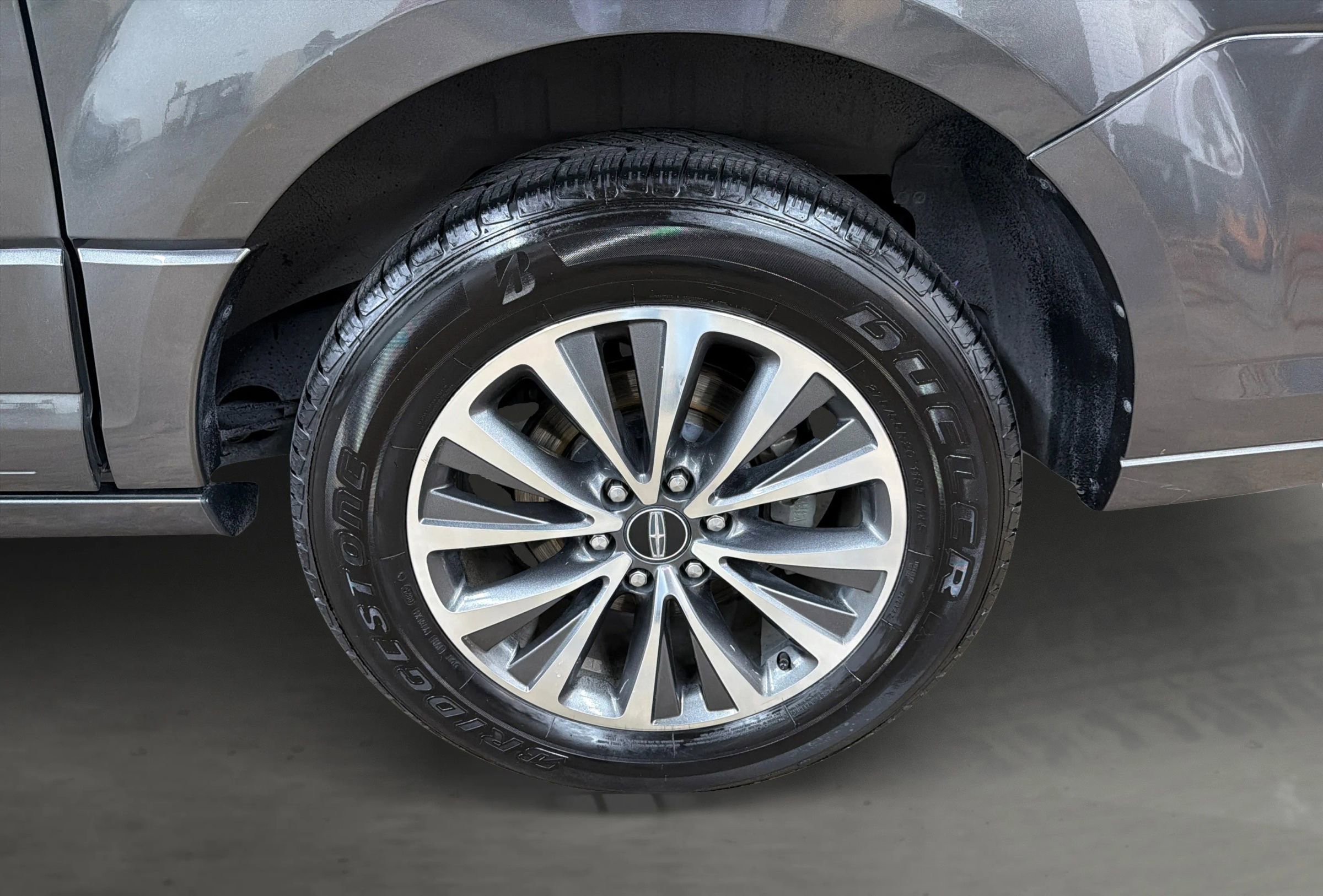 Used 2016 Lincoln Navigator L Select RWD image 16