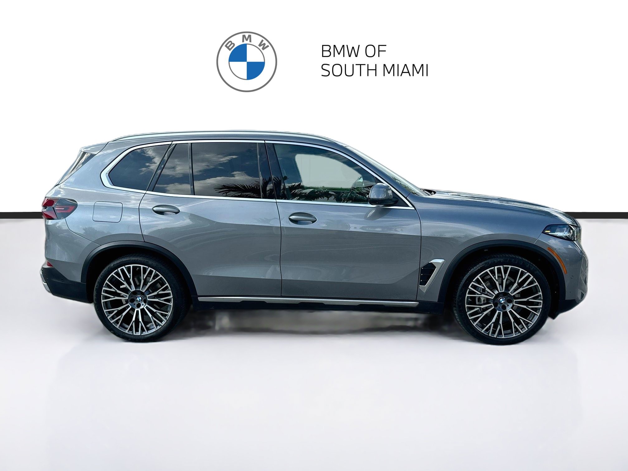Certified 2024 BMW X5 xDrive40i w/ Parking Assistance Package AWD/4WD image 8