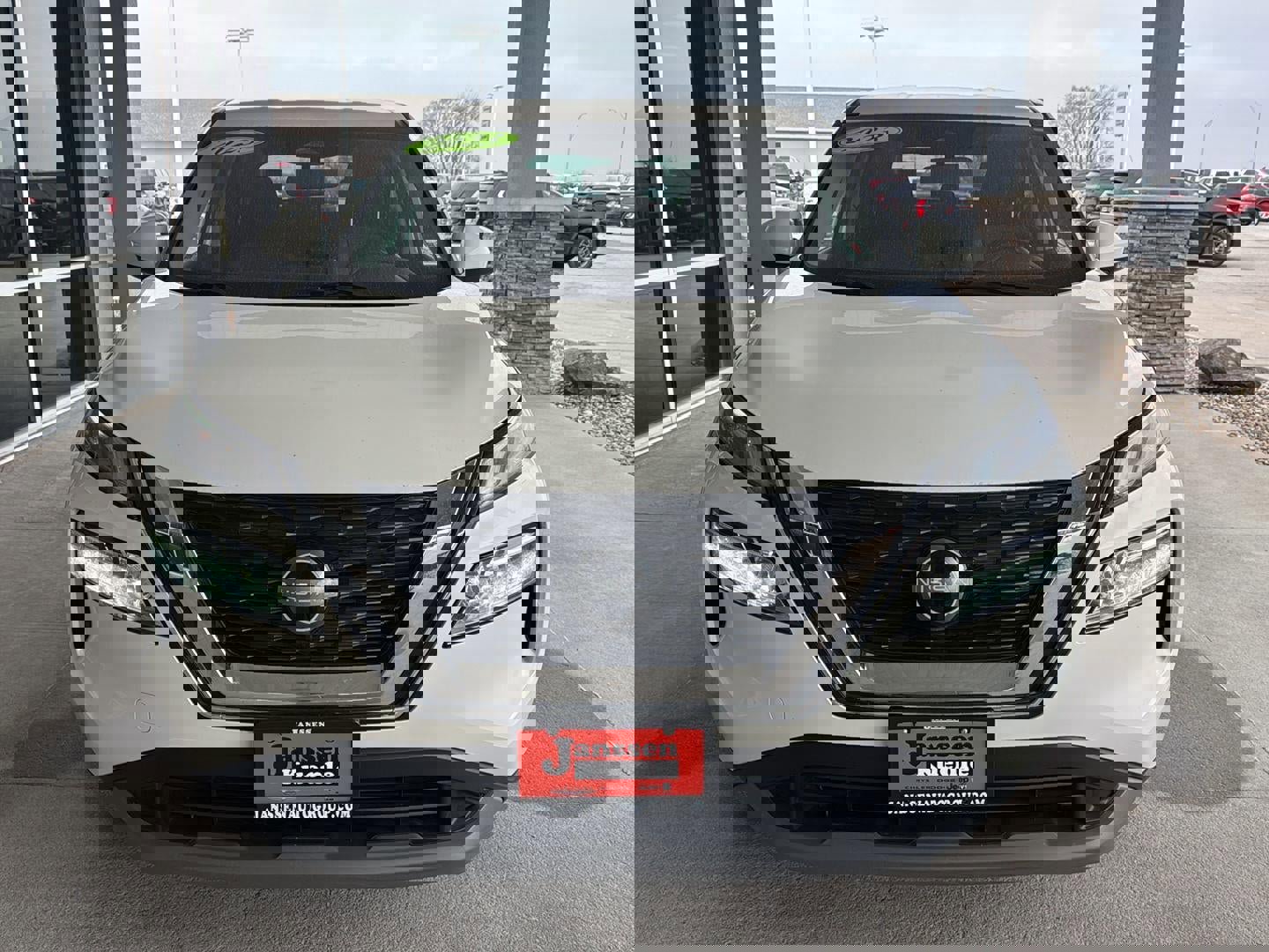 Used 2023 Nissan Rogue SV image 4