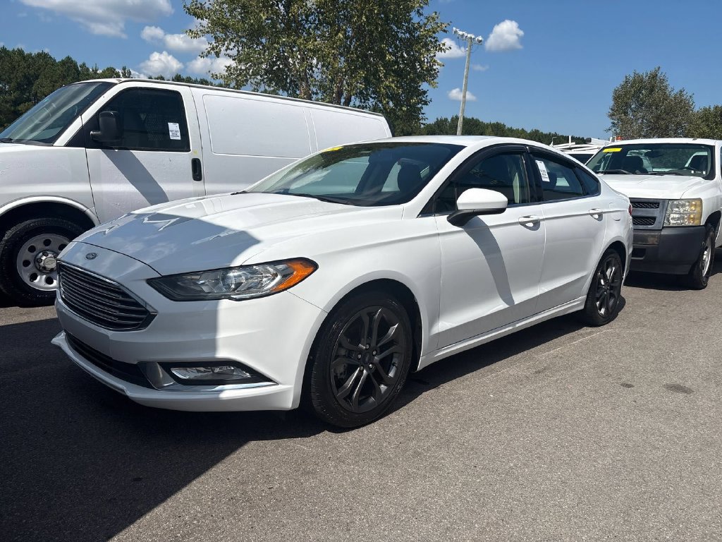 Used 2018 Ford Fusion SE w/ Equipment Group 201A FWD image 6