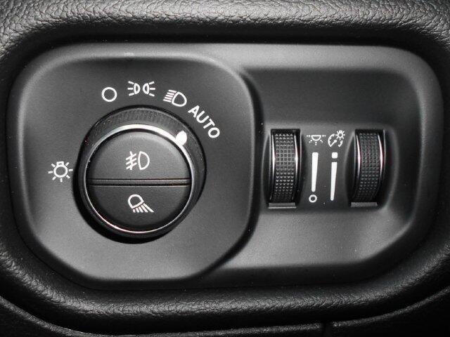 Used 2025 RAM 1500 Big Horn AWD/4WD image 12