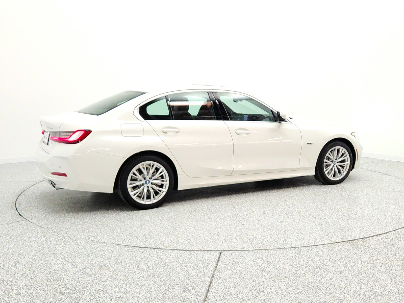 Used 2023 BMW 330e w/ Convenience Package RWD image 5