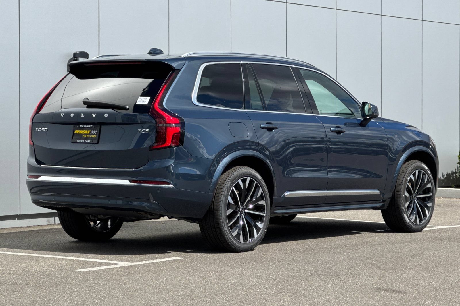 New 2026 Volvo XC90 T8 Ultra w/ Protection Package AWD/4WD image 5