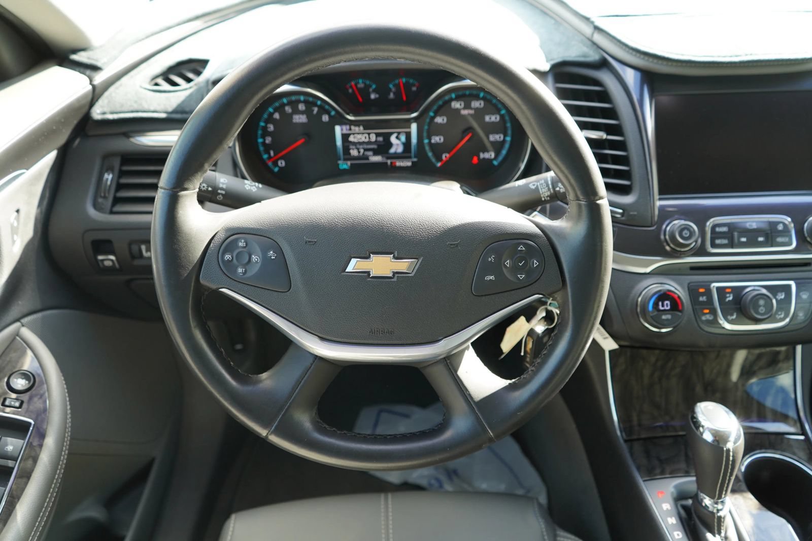 Used 2015 Chevrolet Impala LT w/ Convenience Package FWD image 16