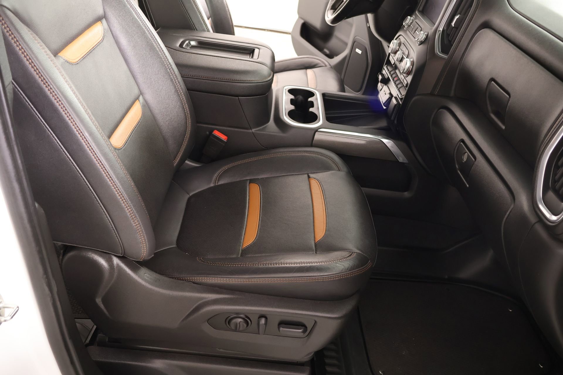 Used 2022 GMC Sierra 1500 AT4 w/ AT4 Preferred Package AWD/4WD image 12