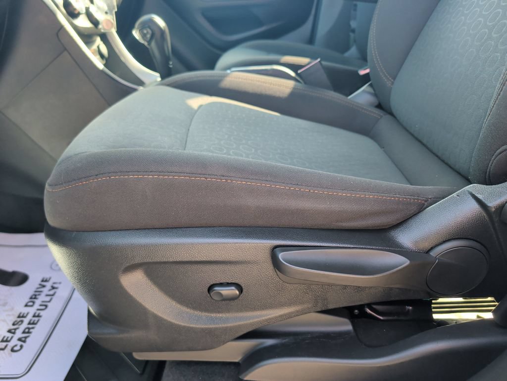 Used 2020 Chevrolet Trax LS w/ Tint and Cruise Package FWD image 9