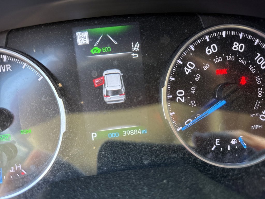 Used 2022 Toyota RAV4 XLE Premium image 2