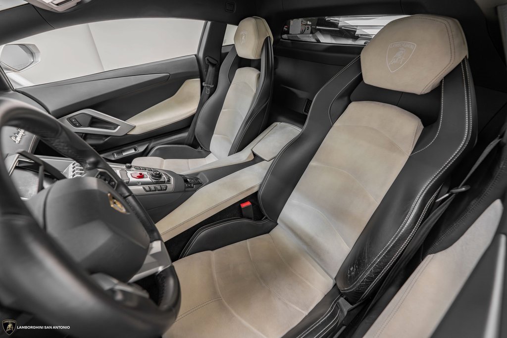 Used 2015 Lamborghini Aventador LP 700-4 image 3
