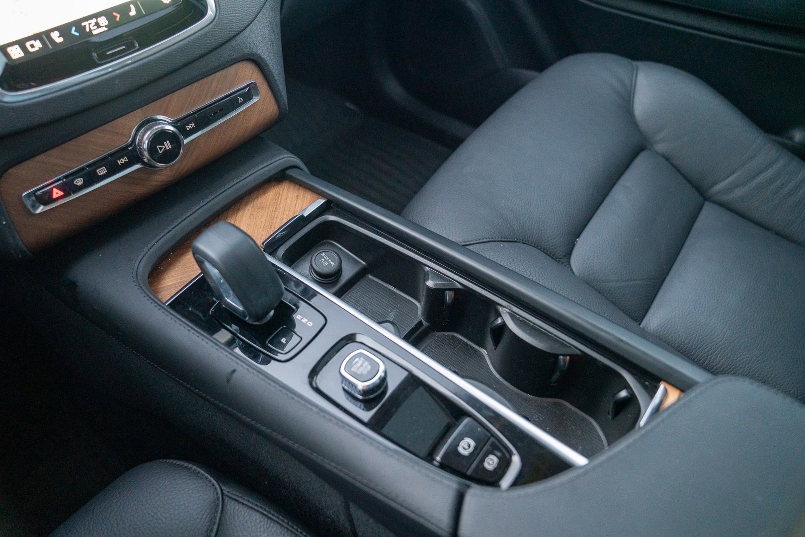 Used 2024 Volvo XC90 T8 Plus w/ Protection Package Premier image 19