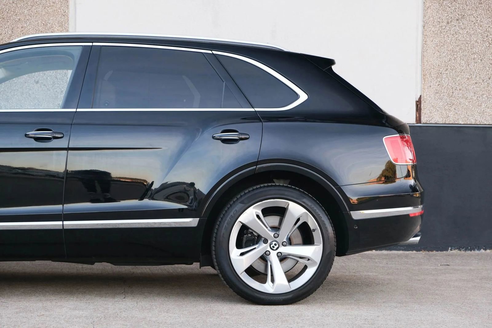 Used 2018 Bentley Bentayga image 8