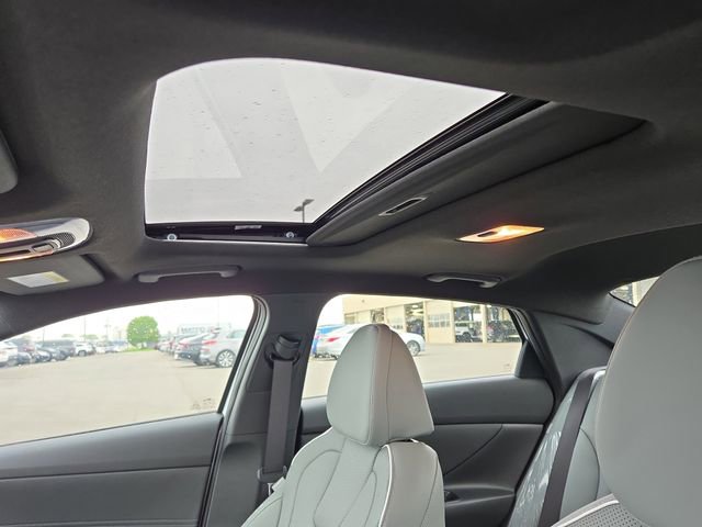 New 2025 Hyundai Elantra Limited image 29