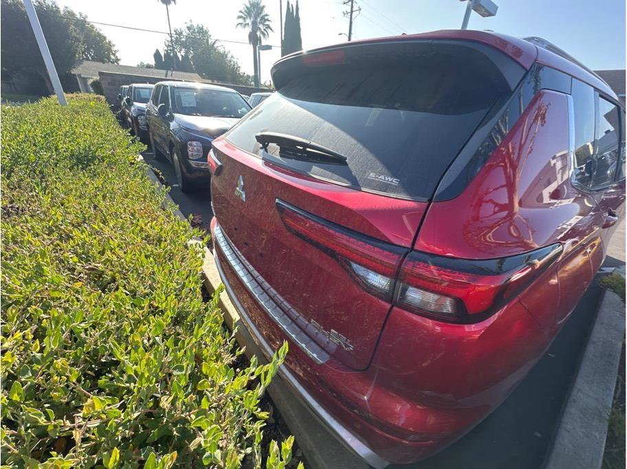 Used 2025 Mitsubishi Outlander SEL image 3