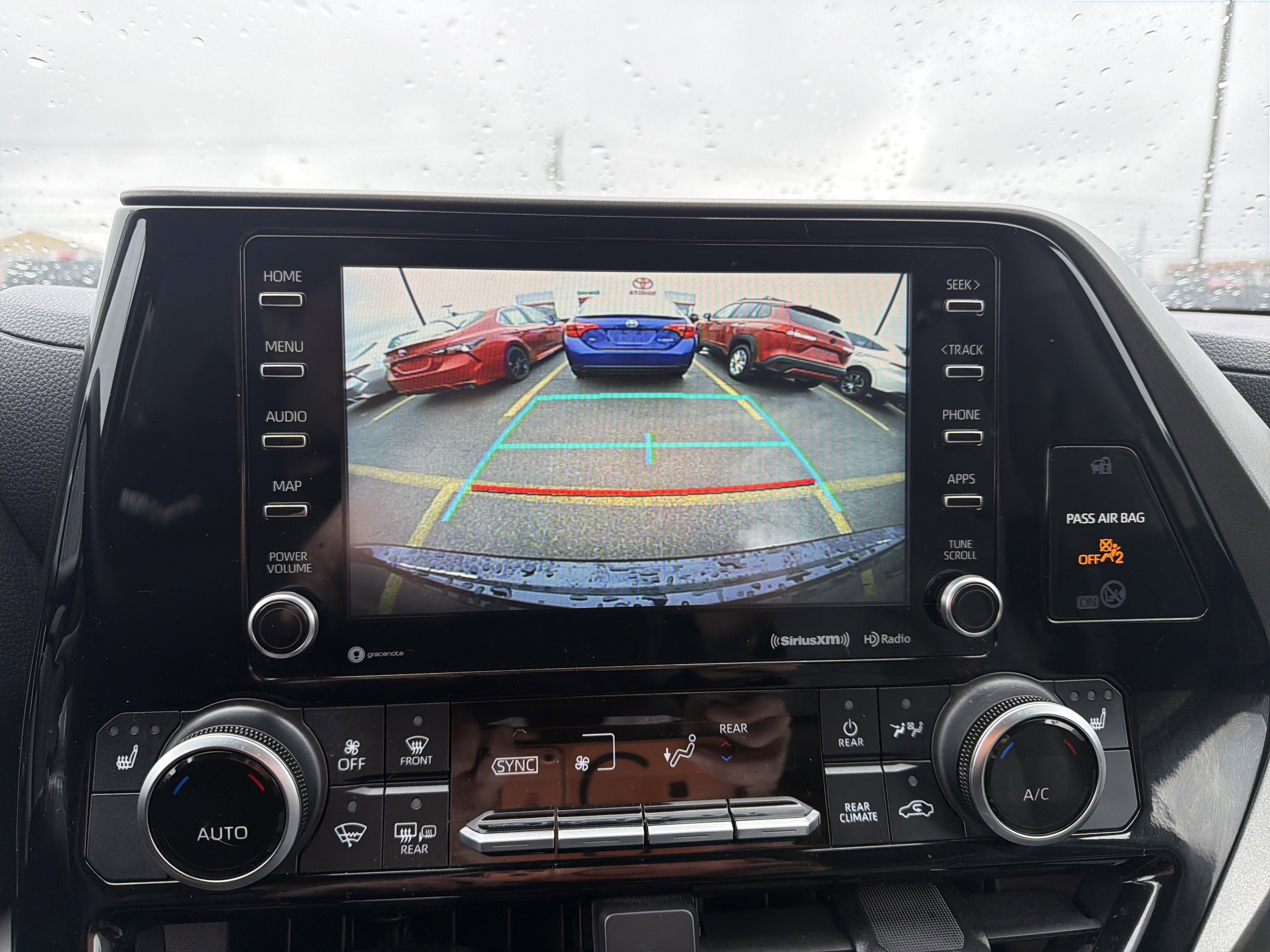 Used 2021 Toyota Highlander XLE image 20