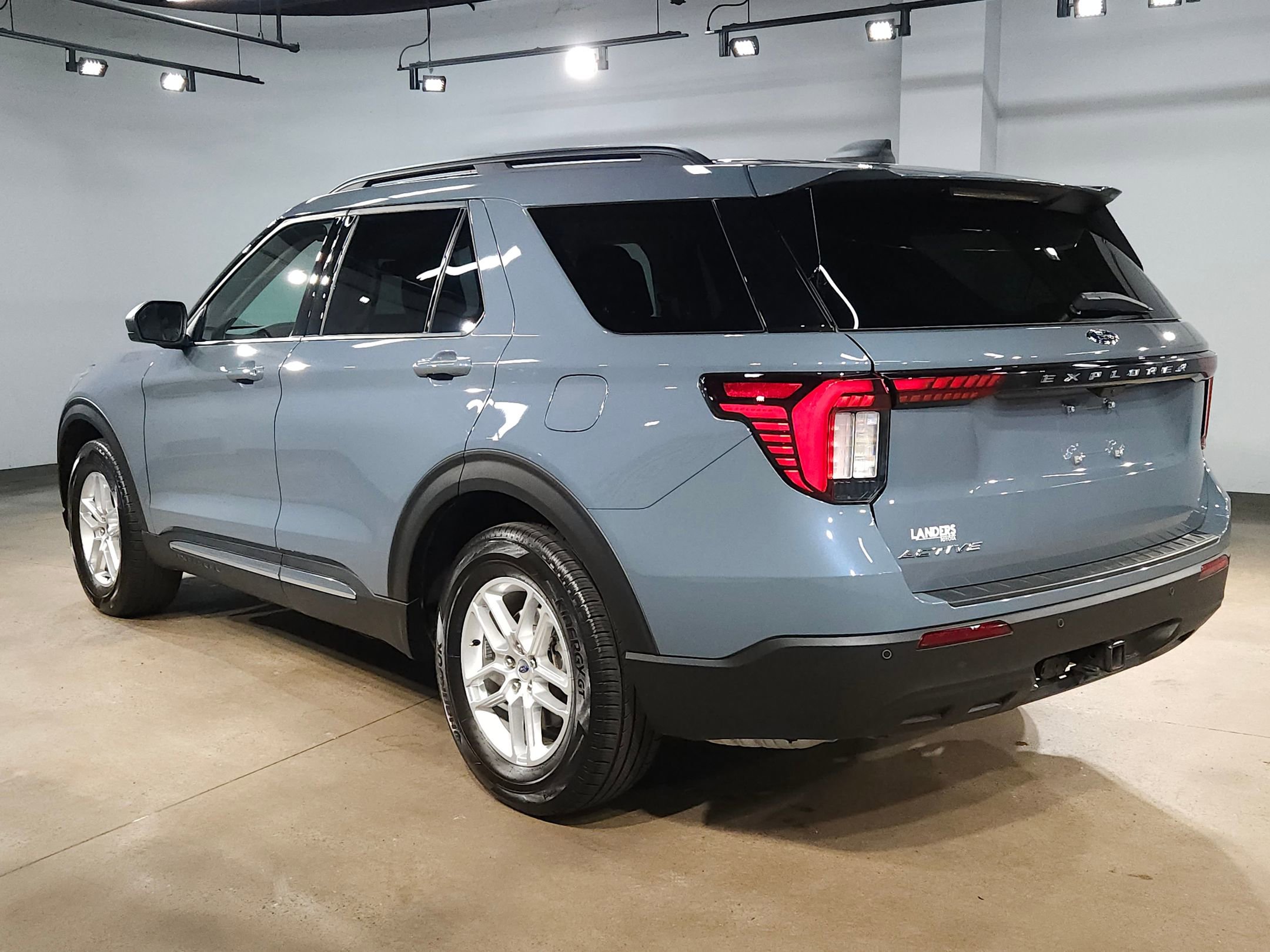 Used 2025 Ford Explorer Active RWD image 5