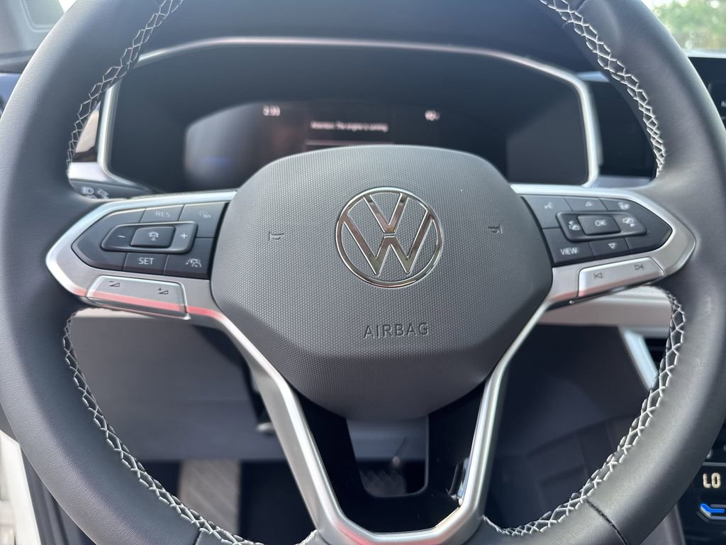 New 2025 Volkswagen Taos SE image 21