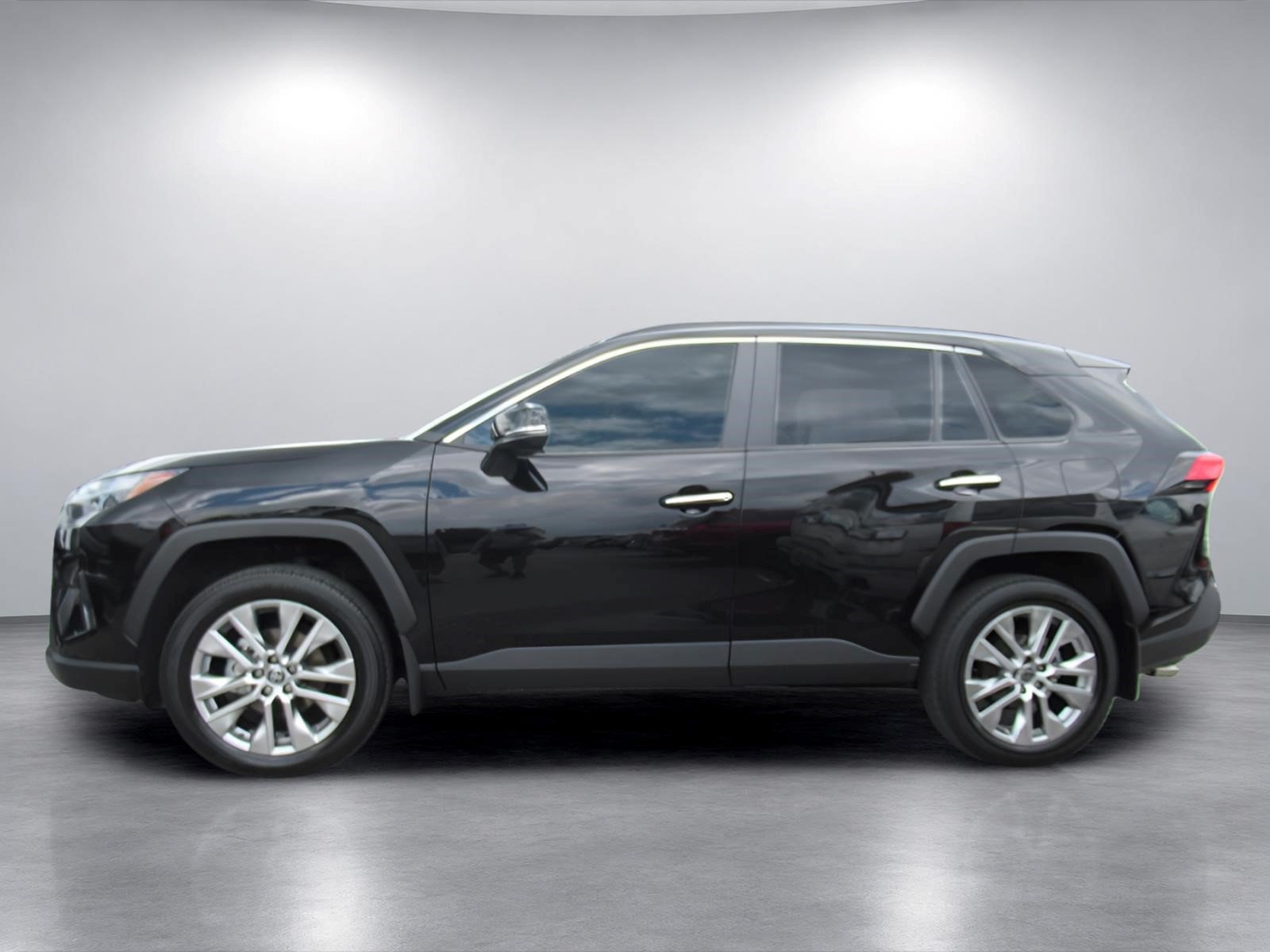 Used 2025 Toyota RAV4 Limited w/ Weather Package FWD image 4